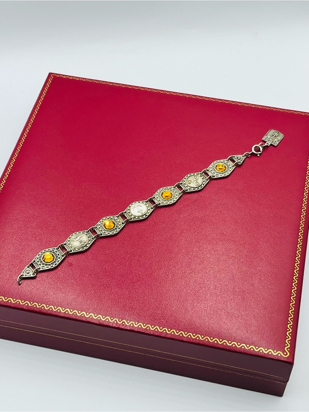 Vintage-Inspired Silver Bracelet with Amber Gemstones
